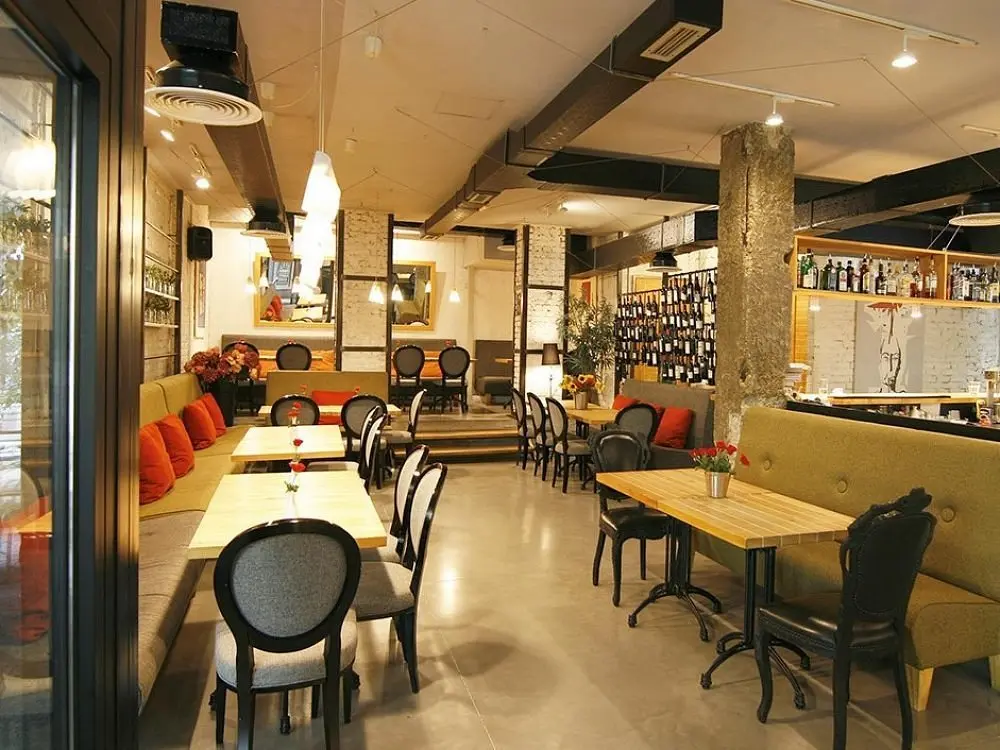 Bizu Restaurant & Sushi Bar - 1